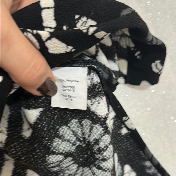 Madewell Black and White Graphic Button Back Top. Size XXS - Picture 3 of 8